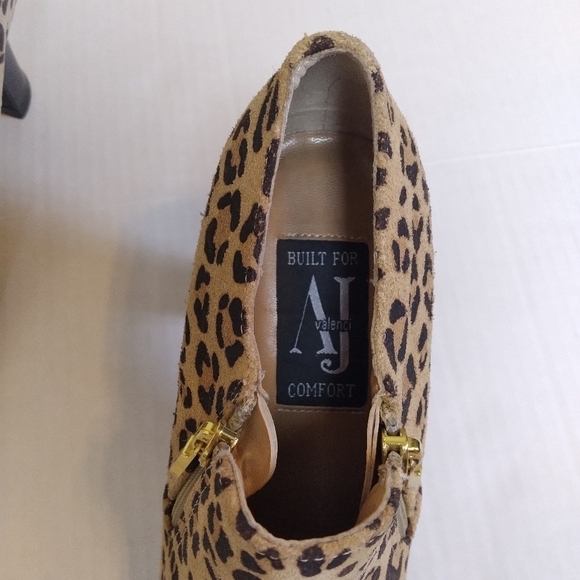 AJ Valenci Leopard Print Leather Heeled Ankle Booties Size 7 - Picture 7 of 10